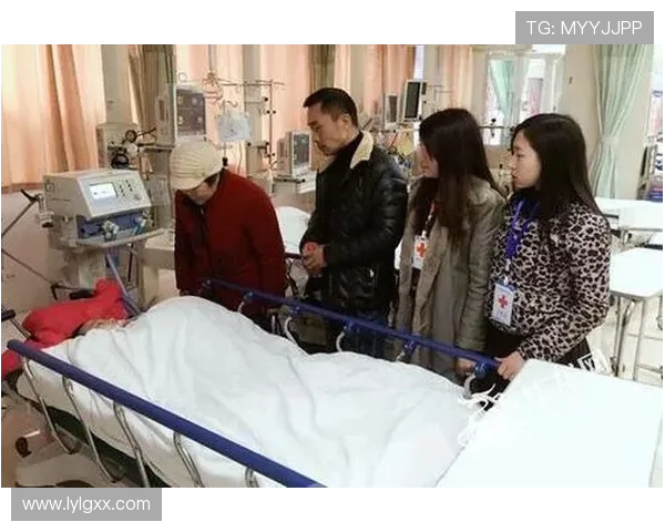 乌尔赖希夫妇痛失爱子几周前因病离世令人心碎全城悼念